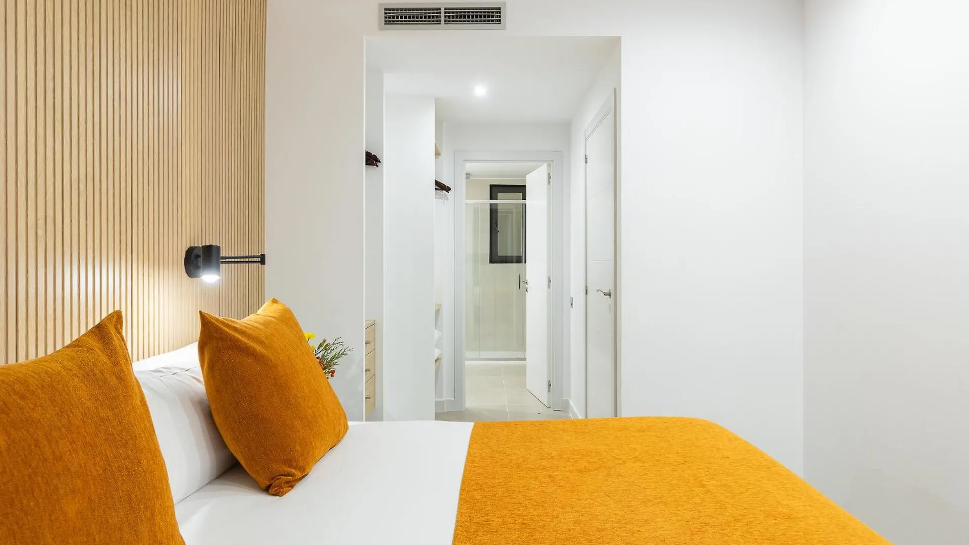 Cosmo Apartments Consell De Cent - Plaza Universitat Barcelona 0*,  Spain
