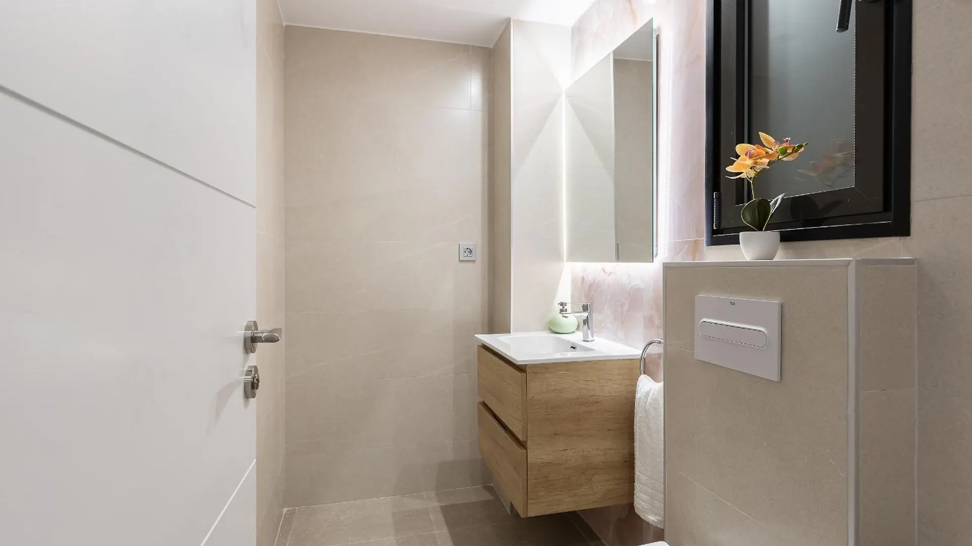 Cosmo Apartments Consell De Cent - Plaza Universitat Barcelona 0*,